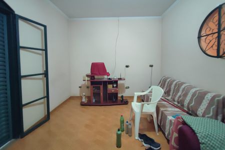 Casa à venda com 204m², 4 quartos e 6 vagas Casa à venda com 204m², 4 quartos e 6 vagasSala de TV