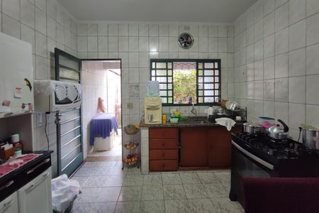 Casa à venda com 204m², 4 quartos e 6 vagas Casa à venda com 204m², 4 quartos e 6 vagasCozinha