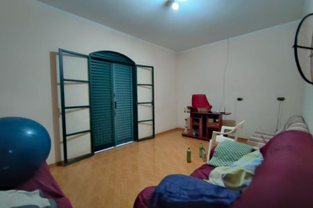 Casa à venda com 204m², 4 quartos e 6 vagas Casa à venda com 204m², 4 quartos e 6 vagasSala de TV