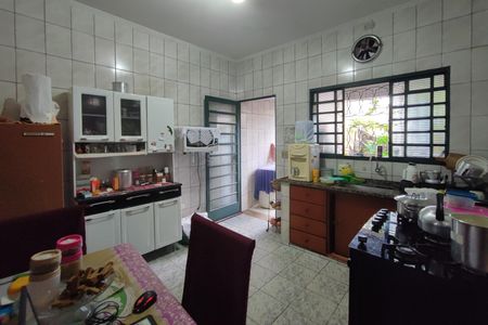 Casa à venda com 204m², 4 quartos e 6 vagas Casa à venda com 204m², 4 quartos e 6 vagasCozinha
