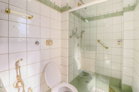 Apartamento à venda com 530m², 5 quartos e 2 vagas Apartamento à venda com 530m², 5 quartos e 2 vagasBanheiro da Suíte 3