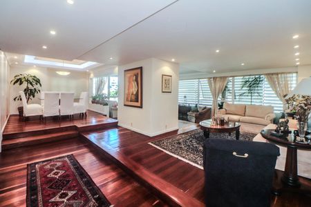 Apartamento à venda com 530m², 5 quartos e 2 vagas Apartamento à venda com 530m², 5 quartos e 2 vagasSala