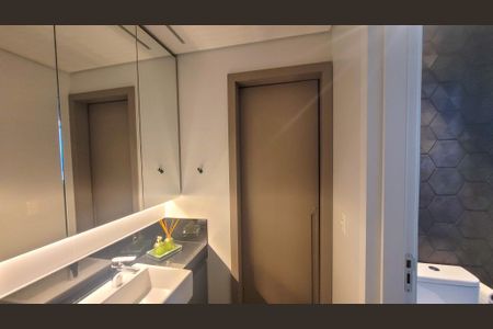 Apartamento à venda com 272m², 4 quartos e 5 vagasSuíte 2 Banheiro