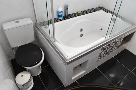 Casa de condomínio para alugar com 300m², 3 quartos e 4 vagasBanheiro da Suíte 3