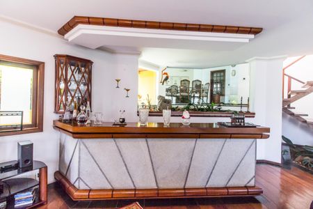 Casa de condomínio à venda com 550m², 5 quartos e 3 vagasSala