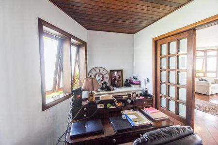 Casa de condomínio à venda com 550m², 5 quartos e 3 vagasEscritório