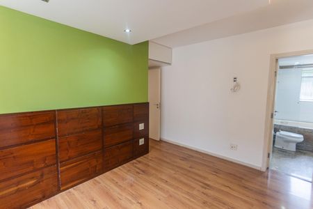 Apartamento à venda com 226m², 4 quartos e 2 vagas Apartamento à venda com 226m², 4 quartos e 2 vagasSuíte