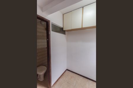 Apartamento à venda com 226m², 4 quartos e 2 vagas Apartamento à venda com 226m², 4 quartos e 2 vagasQuarto de Serviço