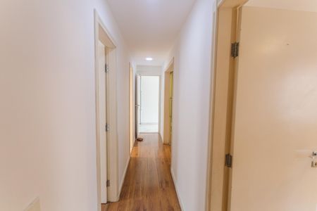 Apartamento à venda com 226m², 4 quartos e 2 vagas Apartamento à venda com 226m², 4 quartos e 2 vagasCorredor