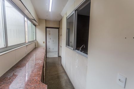 Apartamento à venda com 226m², 4 quartos e 2 vagas Apartamento à venda com 226m², 4 quartos e 2 vagasÁrea de Serviço