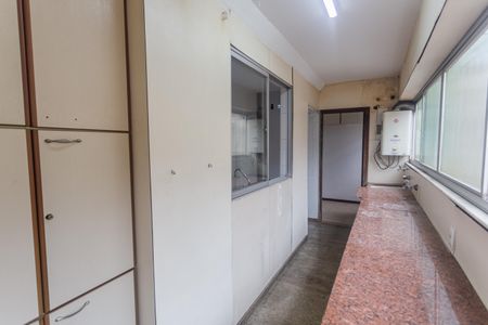 Apartamento à venda com 226m², 4 quartos e 2 vagas Apartamento à venda com 226m², 4 quartos e 2 vagasÁrea de Serviço