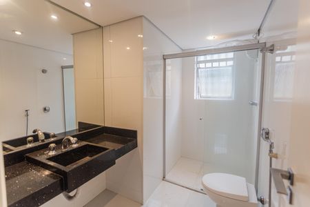 Apartamento à venda com 226m², 4 quartos e 2 vagas Apartamento à venda com 226m², 4 quartos e 2 vagasBanheiro Social