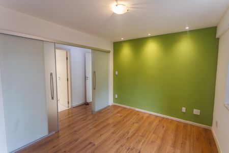 Apartamento à venda com 226m², 4 quartos e 2 vagas Apartamento à venda com 226m², 4 quartos e 2 vagasQuarto 4