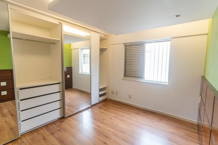 Apartamento à venda com 226m², 4 quartos e 2 vagas Apartamento à venda com 226m², 4 quartos e 2 vagasSuíte