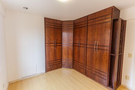 Apartamento à venda com 226m², 4 quartos e 2 vagas Apartamento à venda com 226m², 4 quartos e 2 vagasQuarto 2