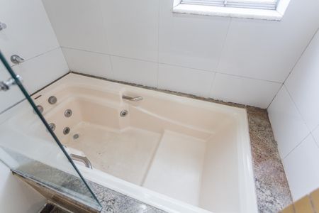 Apartamento à venda com 226m², 4 quartos e 2 vagas Apartamento à venda com 226m², 4 quartos e 2 vagasBanheiro do Banheiro da Suíte