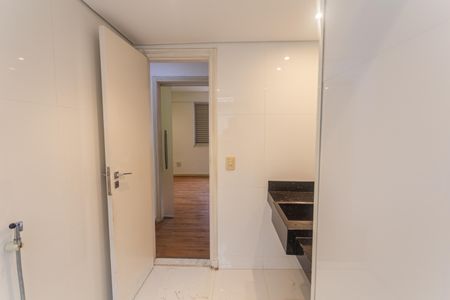 Apartamento à venda com 226m², 4 quartos e 2 vagas Apartamento à venda com 226m², 4 quartos e 2 vagasBanheiro Social