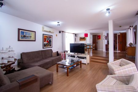 Casa de condomínio à venda com 199m², 3 quartos e 2 vagas Casa de condomínio à venda com 199m², 3 quartos e 2 vagasSala