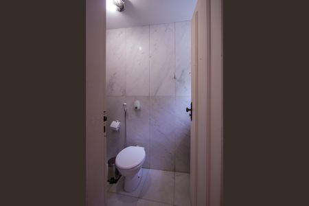 Casa de condomínio à venda com 199m², 3 quartos e 2 vagas Casa de condomínio à venda com 199m², 3 quartos e 2 vagasBanheiro da Suíte 1