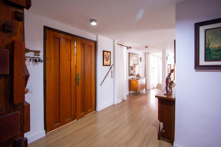 Casa de condomínio à venda com 199m², 3 quartos e 2 vagas Casa de condomínio à venda com 199m², 3 quartos e 2 vagasCorredor