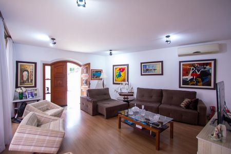 Casa de condomínio à venda com 199m², 3 quartos e 2 vagas Casa de condomínio à venda com 199m², 3 quartos e 2 vagasSala