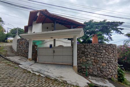 Casa de condomínio à venda com 199m², 3 quartos e 2 vagas Casa de condomínio à venda com 199m², 3 quartos e 2 vagasFachada