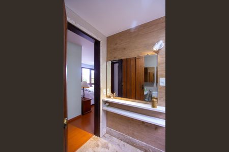 Casa de condomínio à venda com 199m², 3 quartos e 2 vagas Casa de condomínio à venda com 199m², 3 quartos e 2 vagasBanheiro da Suíte 2