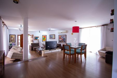 Casa de condomínio à venda com 199m², 3 quartos e 2 vagas Casa de condomínio à venda com 199m², 3 quartos e 2 vagasSala