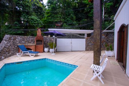 Casa de condomínio à venda com 199m², 3 quartos e 2 vagas Casa de condomínio à venda com 199m², 3 quartos e 2 vagasQuintal