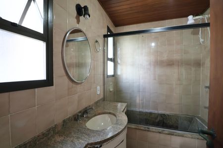 Apartamento para alugar com 228m², 4 quartos e 2 vagas Apartamento para alugar com 228m², 4 quartos e 2 vagasBanheiro Suíte