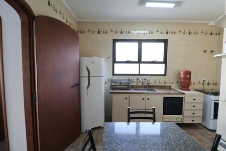 Apartamento para alugar com 228m², 4 quartos e 2 vagas Apartamento para alugar com 228m², 4 quartos e 2 vagasCozinha