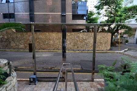 Apartamento para alugar com 228m², 4 quartos e 2 vagas Apartamento para alugar com 228m², 4 quartos e 2 vagasFachada