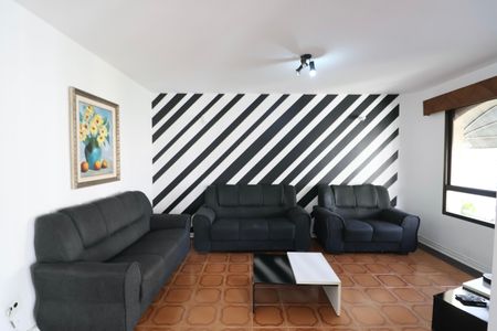 Apartamento para alugar com 228m², 4 quartos e 2 vagas Apartamento para alugar com 228m², 4 quartos e 2 vagasSala