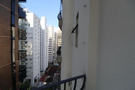 Apartamento para alugar com 228m², 4 quartos e 2 vagas Apartamento para alugar com 228m², 4 quartos e 2 vagasVaranda