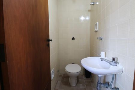 Apartamento para alugar com 228m², 4 quartos e 2 vagas Apartamento para alugar com 228m², 4 quartos e 2 vagasBanheiro de serviço