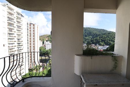 Apartamento para alugar com 228m², 4 quartos e 2 vagas Apartamento para alugar com 228m², 4 quartos e 2 vagasVaranda