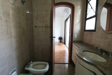 Apartamento para alugar com 228m², 4 quartos e 2 vagas Apartamento para alugar com 228m², 4 quartos e 2 vagasBanheiro Suíte