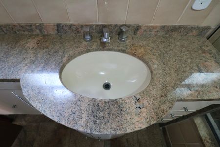 Apartamento para alugar com 228m², 4 quartos e 2 vagas Apartamento para alugar com 228m², 4 quartos e 2 vagasBanheiro Suíte