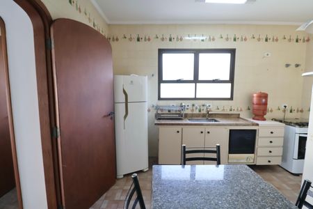 Apartamento para alugar com 228m², 4 quartos e 2 vagas Apartamento para alugar com 228m², 4 quartos e 2 vagasCozinha