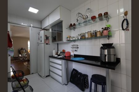 Apartamento à venda com 95m², 2 quartos e 2 vagasCozinha