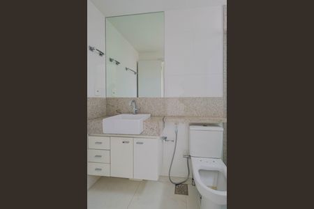 Apartamento à venda com 72m², 2 quartos e 2 vagasBanheiro da Suíte 1