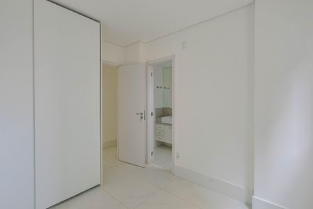 Apartamento à venda com 72m², 2 quartos e 2 vagasSuíte 1
