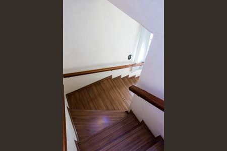 Casa à venda com 163m², 3 quartos e 5 vagasEscada