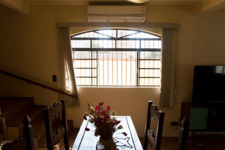 Casa à venda com 163m², 3 quartos e 5 vagasSala