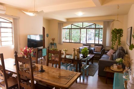 Casa à venda com 163m², 3 quartos e 5 vagasSala