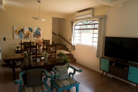 Casa à venda com 163m², 3 quartos e 5 vagasSala