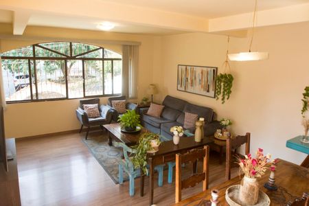 Casa à venda com 163m², 3 quartos e 5 vagasSala