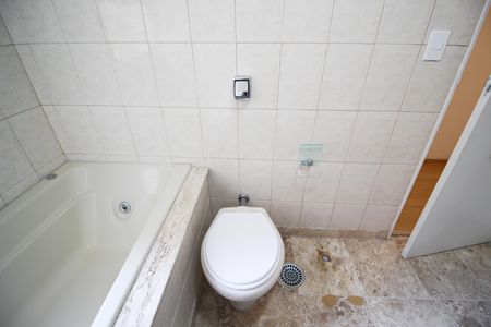 Apartamento à venda com 102m², 3 quartos e 1 vaga Apartamento à venda com 102m², 3 quartos e 1 vagaBanheiro da Suíte