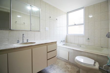 Apartamento à venda com 102m², 3 quartos e 1 vaga Apartamento à venda com 102m², 3 quartos e 1 vagaBanheiro da Suíte