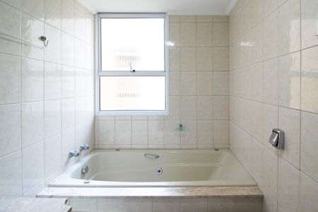 Apartamento à venda com 102m², 3 quartos e 1 vaga Apartamento à venda com 102m², 3 quartos e 1 vagaBanheiro da Suíte